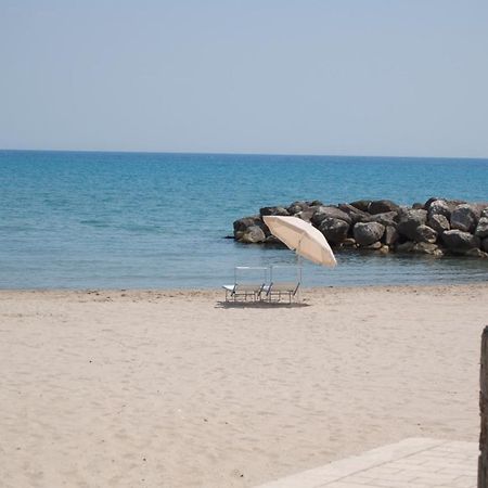 شقة Mansarda Mare Red شاكا المظهر الخارجي الصورة